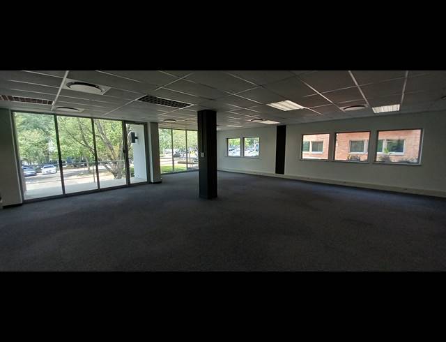 369M² OFFICE TO LET IN BRYANSTON